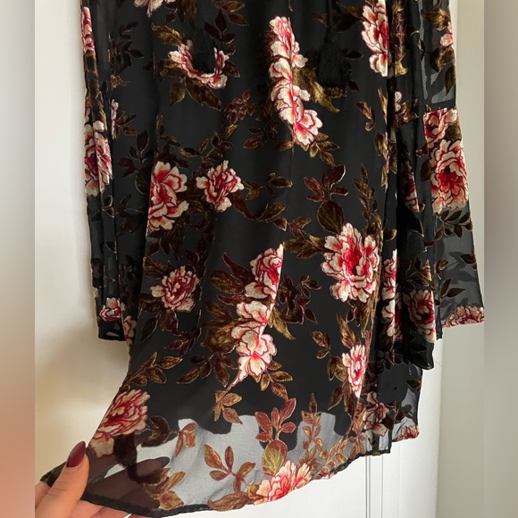 Cupcakes and Cashmere Large, Black Floral Dress - Picture 5 of 6